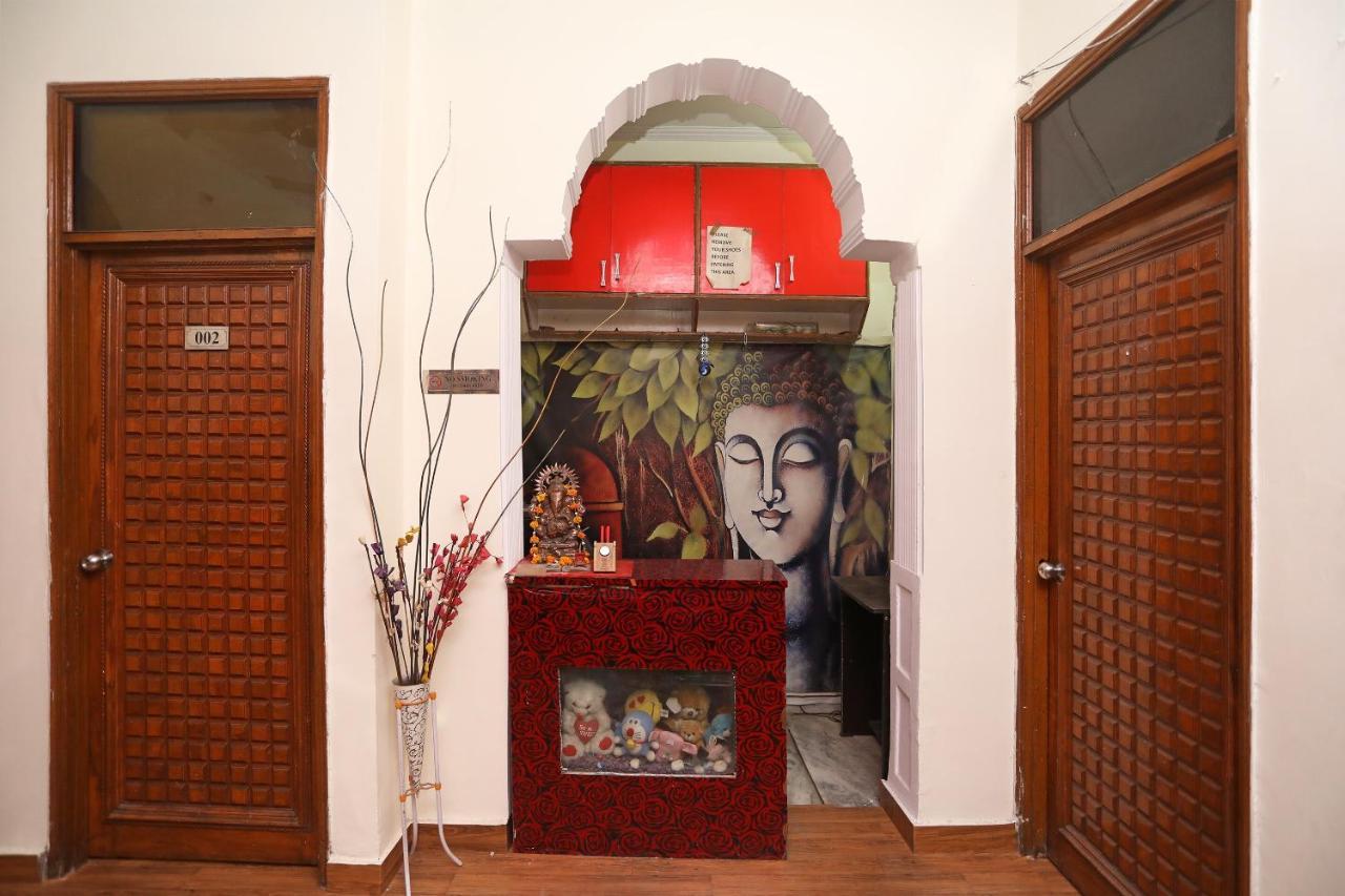 Oyo Stay The Castle Near M2K Cinemas Rohini Nova Deli Exterior foto
