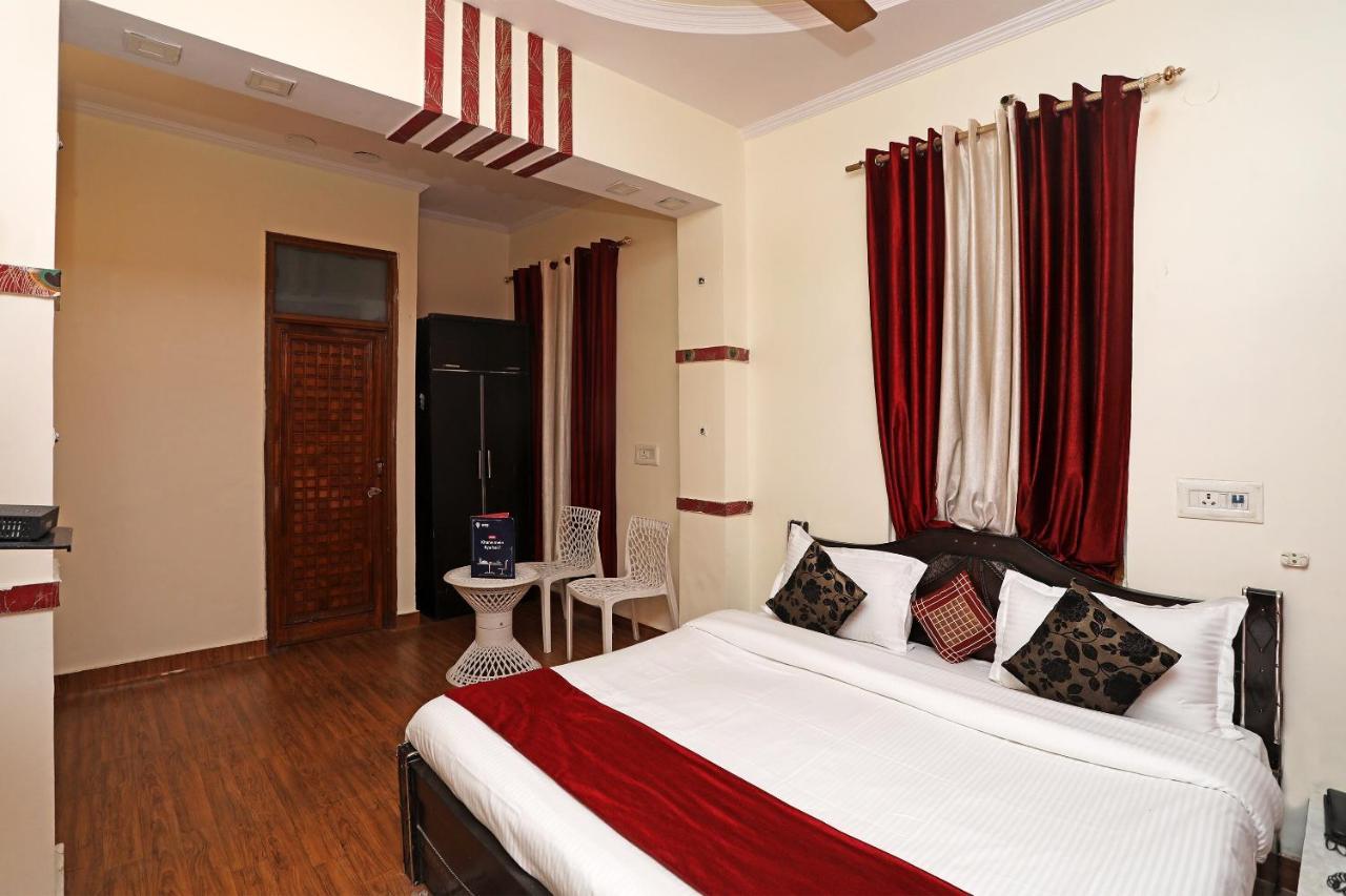 Oyo Stay The Castle Near M2K Cinemas Rohini Nova Deli Exterior foto