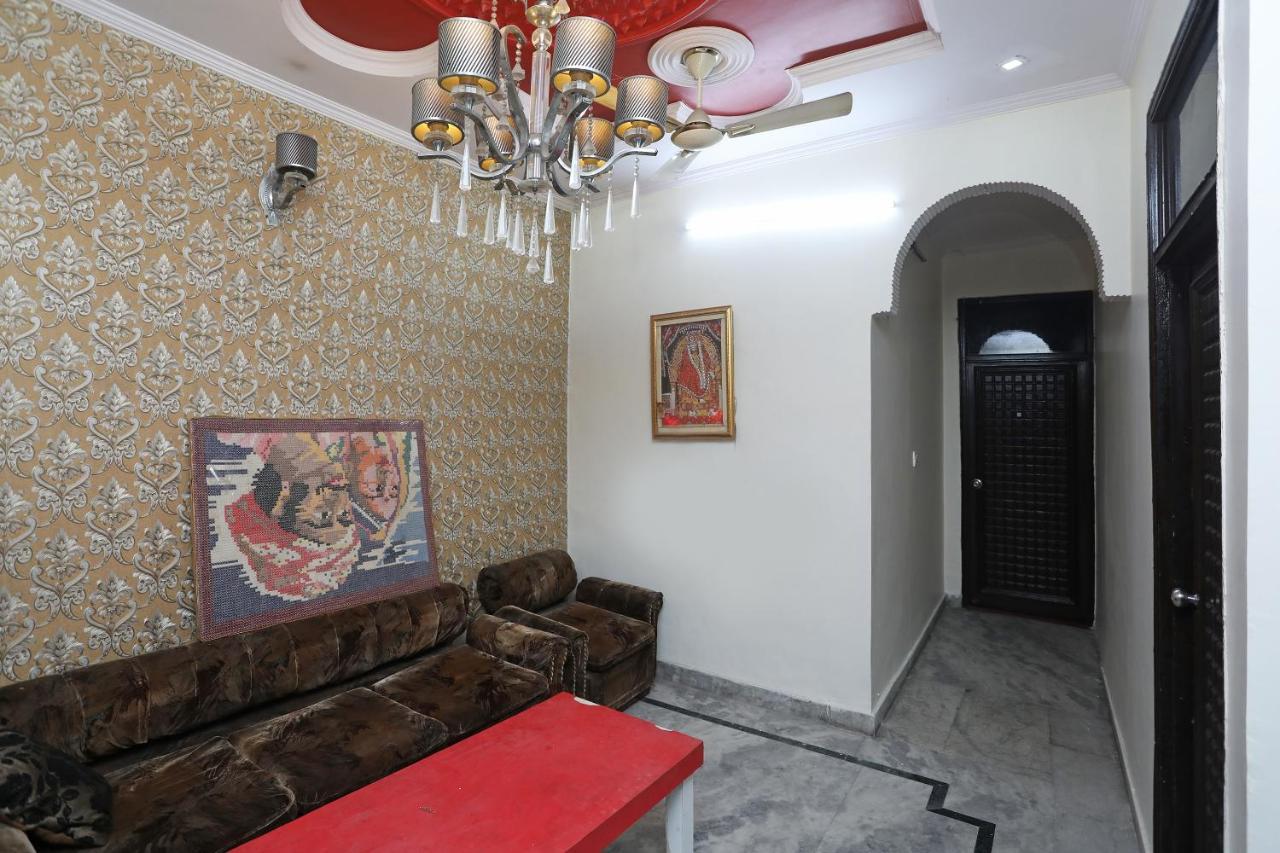 Oyo Stay The Castle Near M2K Cinemas Rohini Nova Deli Exterior foto