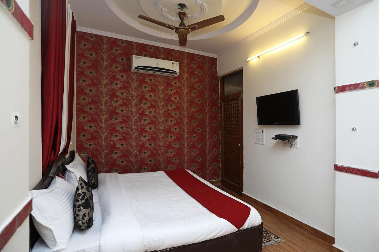 Oyo Stay The Castle Near M2K Cinemas Rohini Nova Deli Exterior foto